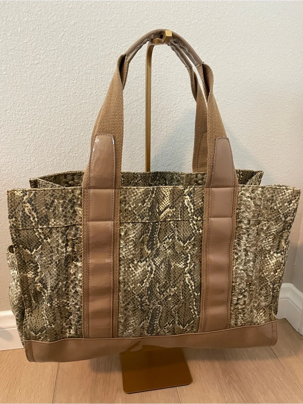 Tory Burch beautiful distinctive